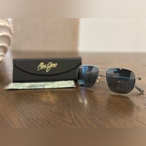 Maui Jim Shark's Cove sunglasses in model MJ605-17.